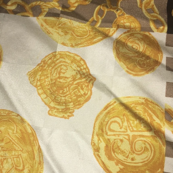 Carlos Falchi scarf - Picture 5 of 5